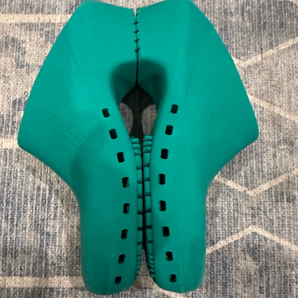 Vibrant Green Minimalist Clogs - Picture 9 of 14